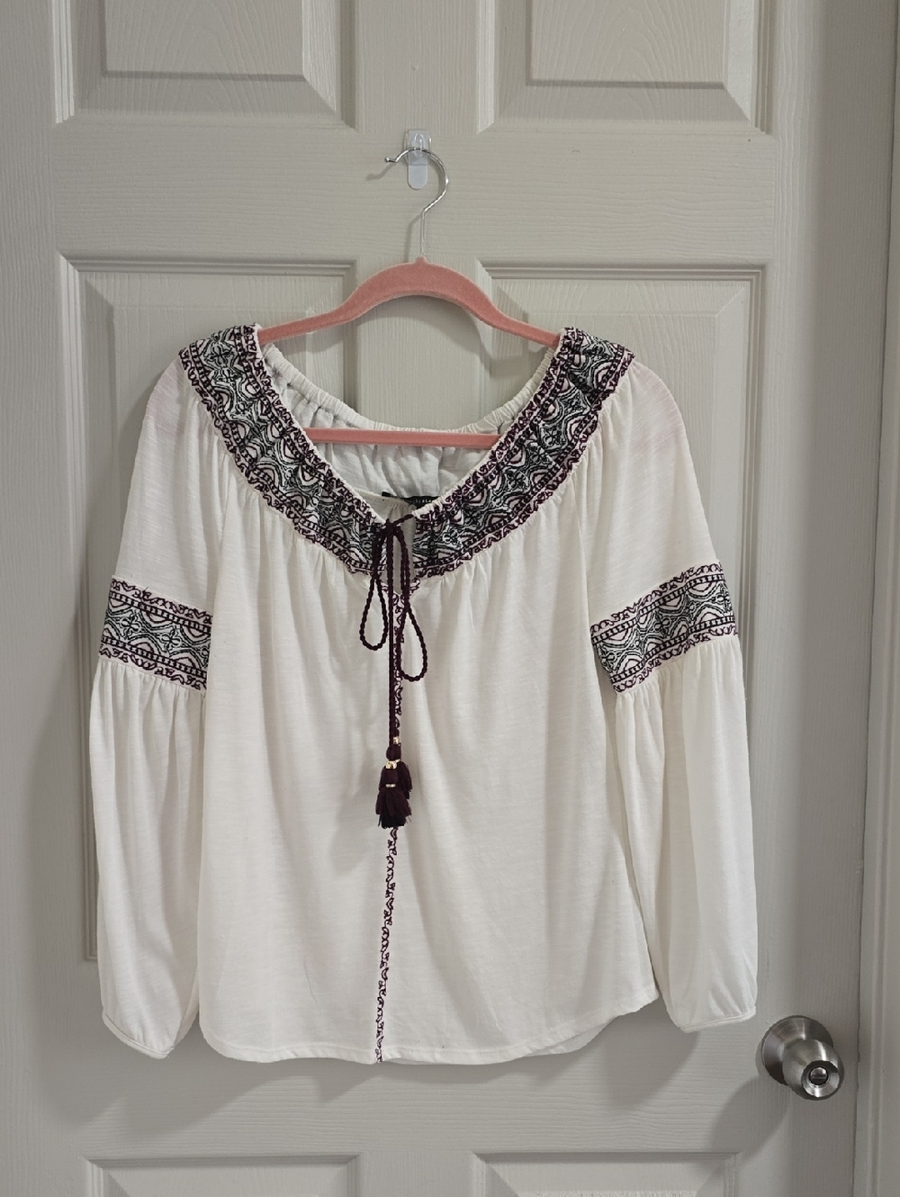 Whitehouse BlackMarket Boho Embroidered Top - MP -White Black & Plum Accents
